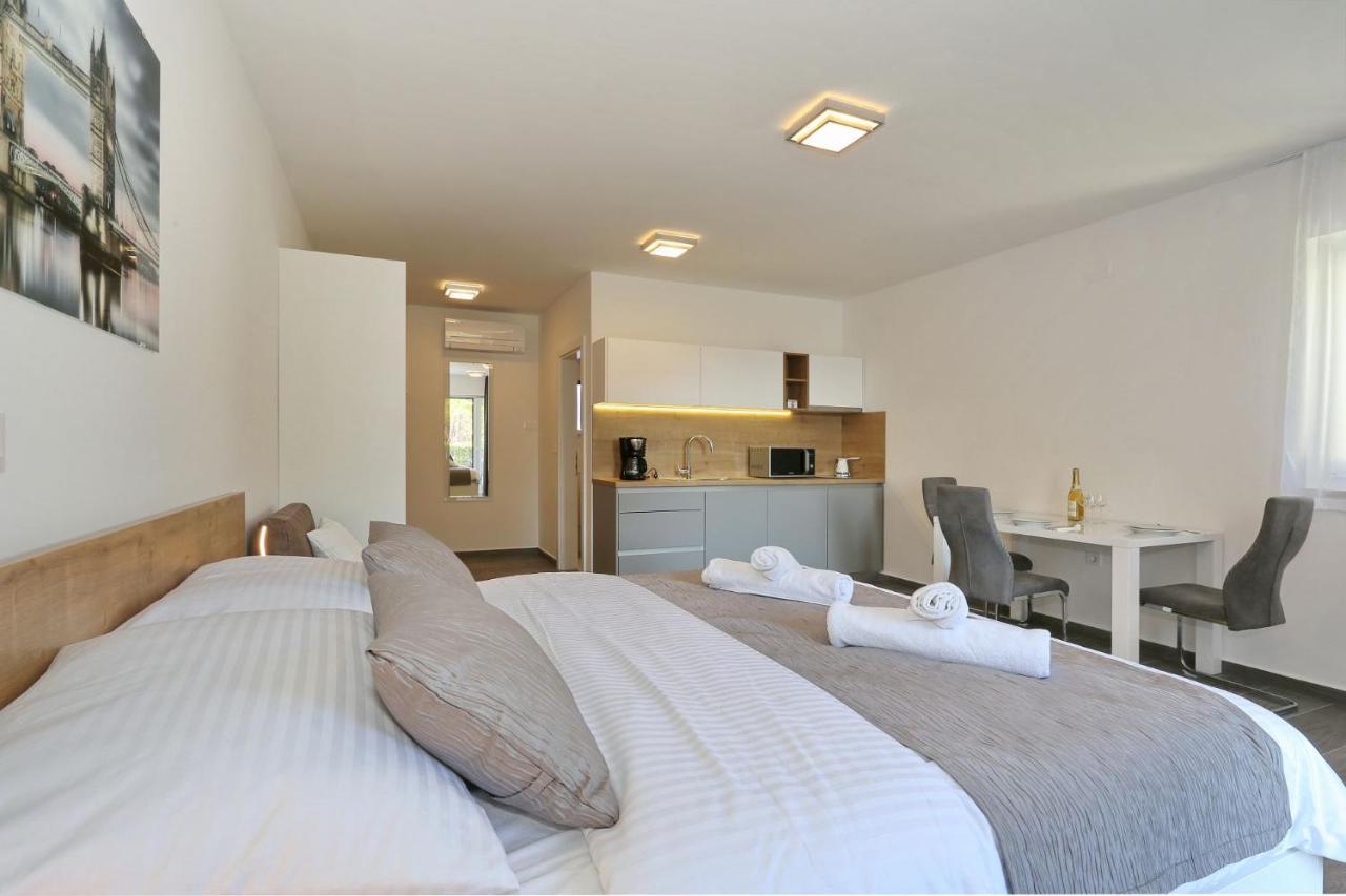 Villa Ankora 1 With Heated Pool ビオグラード・ナ・モル エクステリア 写真